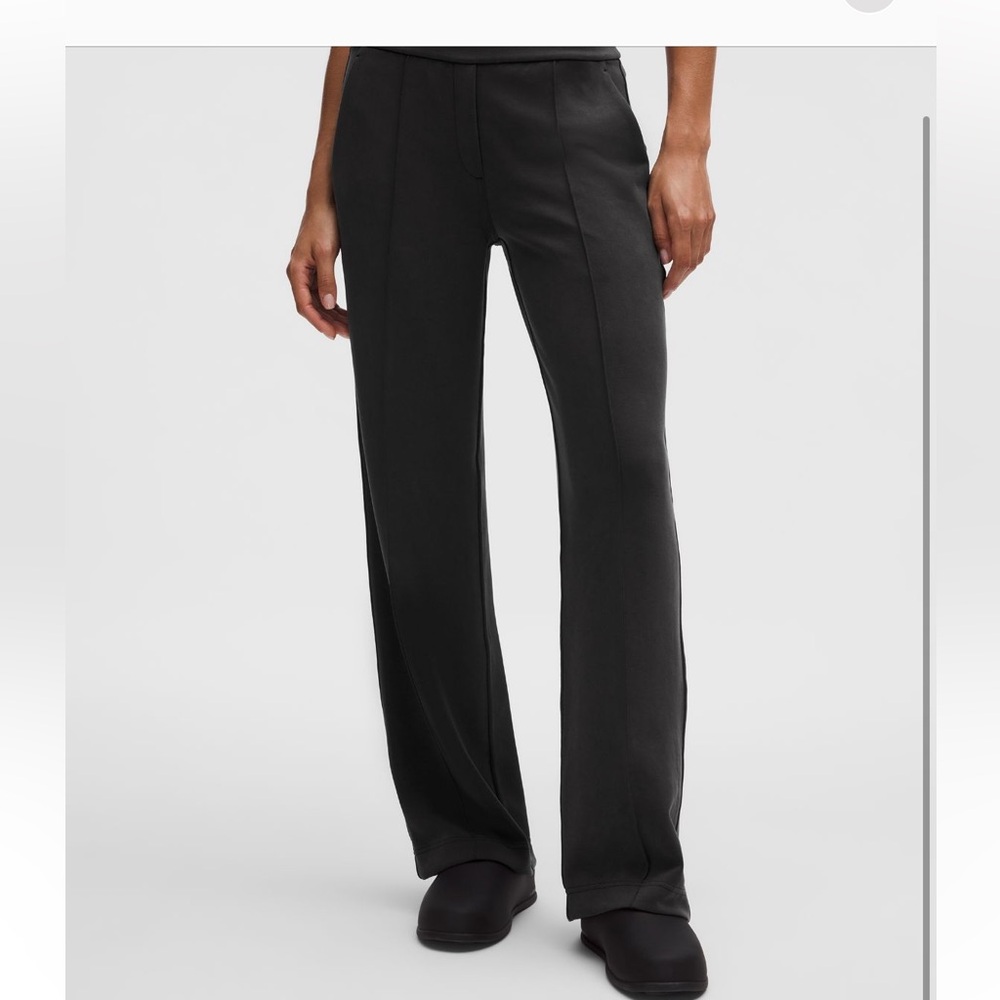 Lululemon Softstreme Pintuck Mid-Rise Pant in Black